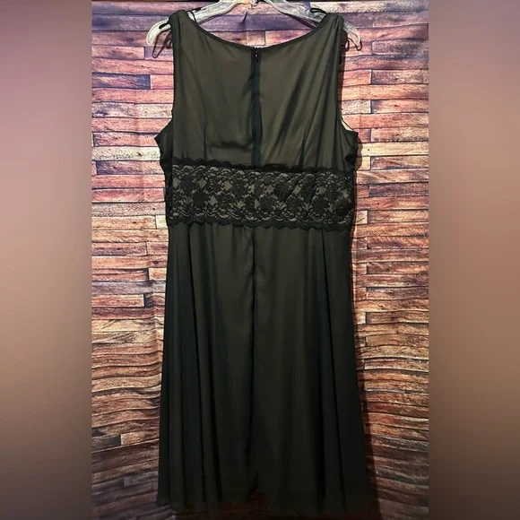 Black & Gold Knee Length Formal Dress - Picture 2 of 3